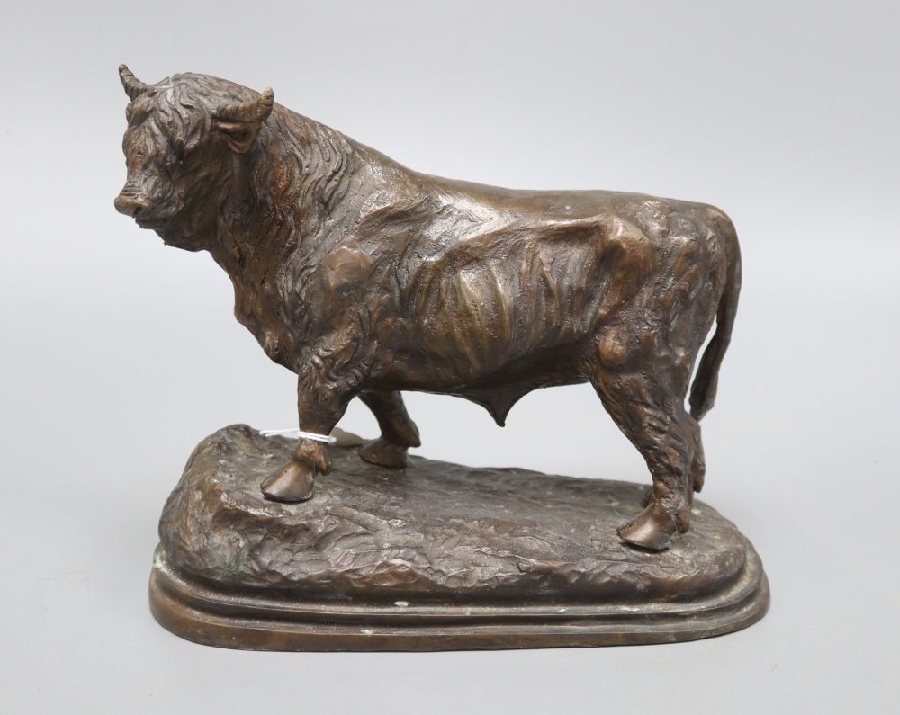 A modern bronze of a Highland bull, 20cm high